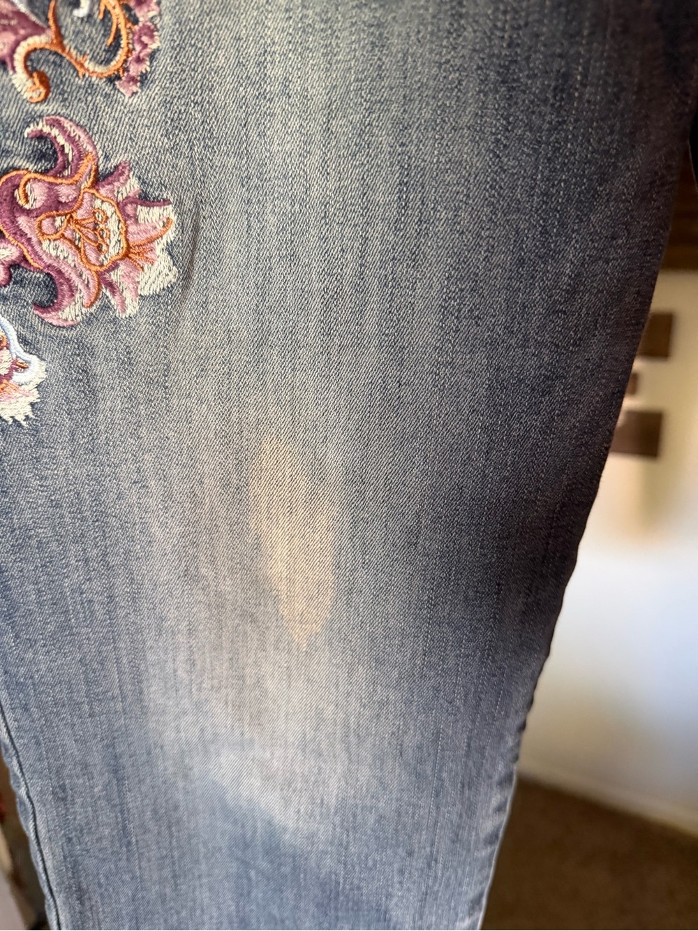 White House Black Market Cropped Jeans with Pink Embroidery 12 - Picture 4 of 9